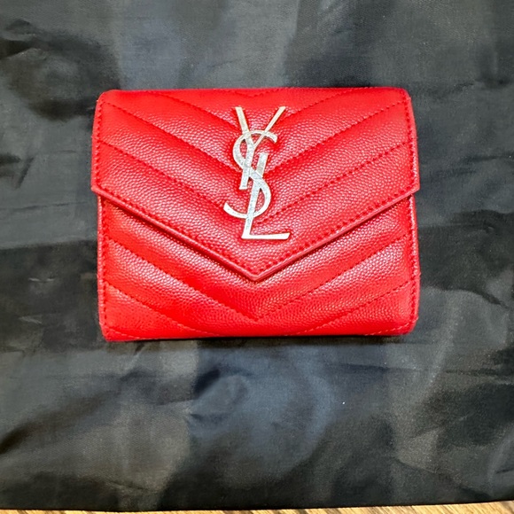 *sold* YSL CASSANDRE MATELASSÉ COMPACT TRI FOLD WALLET - Picture 2 of 12